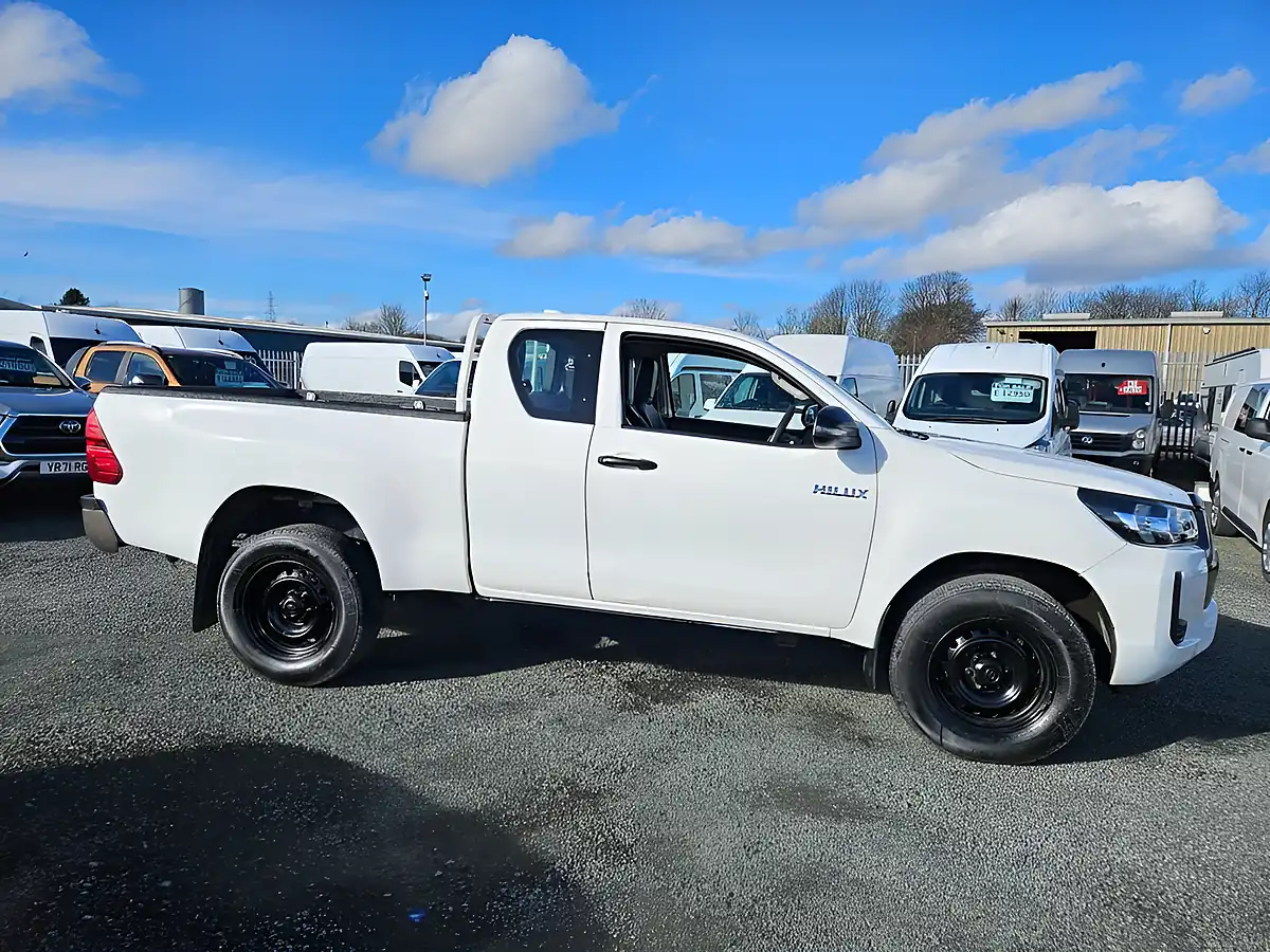 Used 2022 Toyota Hi-Lux Active White - Interior and Exterior details 2