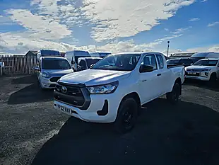 Used 2022 Toyota Hi-Lux Active White - Interior and Exterior details 4
