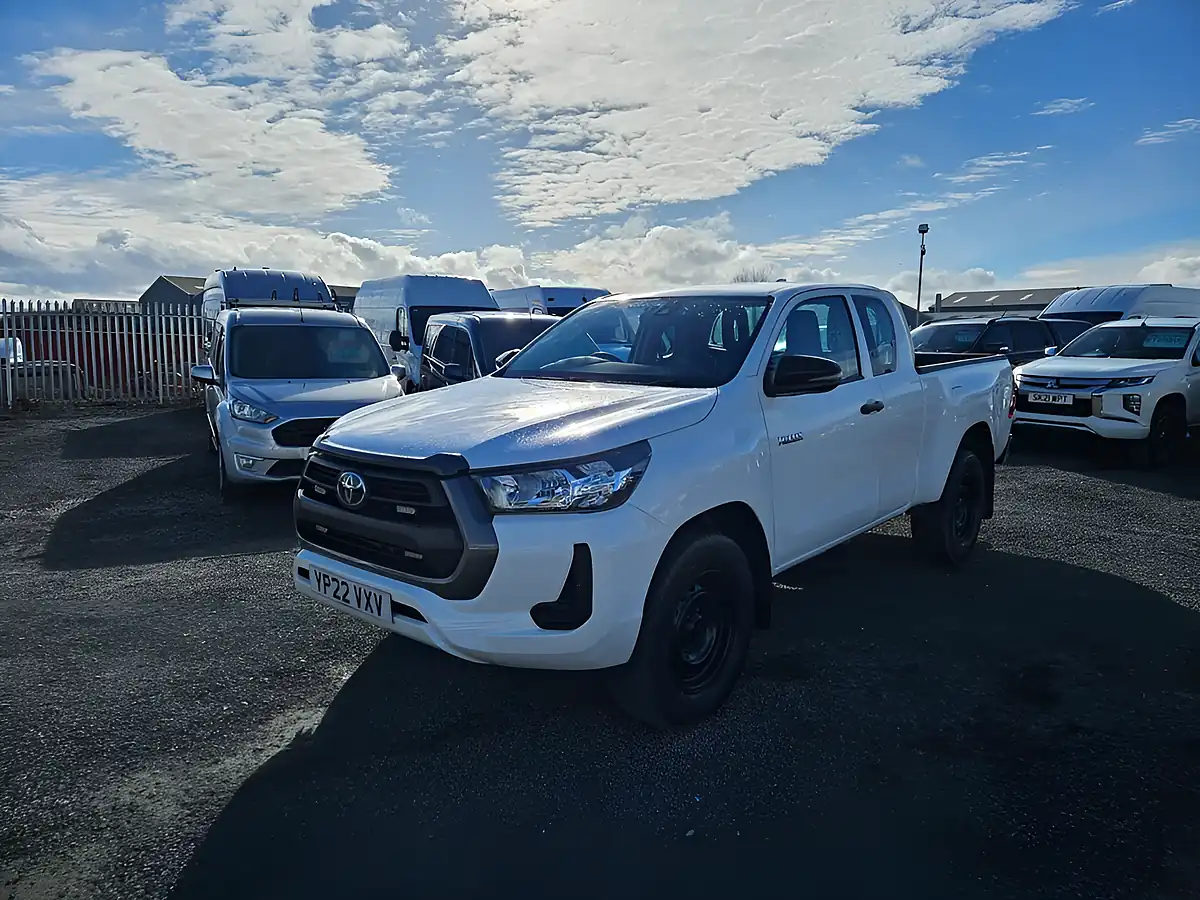 Used 2022 Toyota Hi-Lux Active White - Interior and Exterior details 4