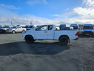 Used 2022 Toyota Hi-Lux Active White - Interior and Exterior details 5