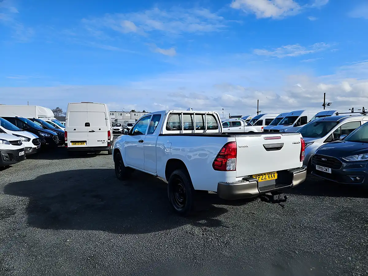 Used 2022 Toyota Hi-Lux Active White - Interior and Exterior details 6