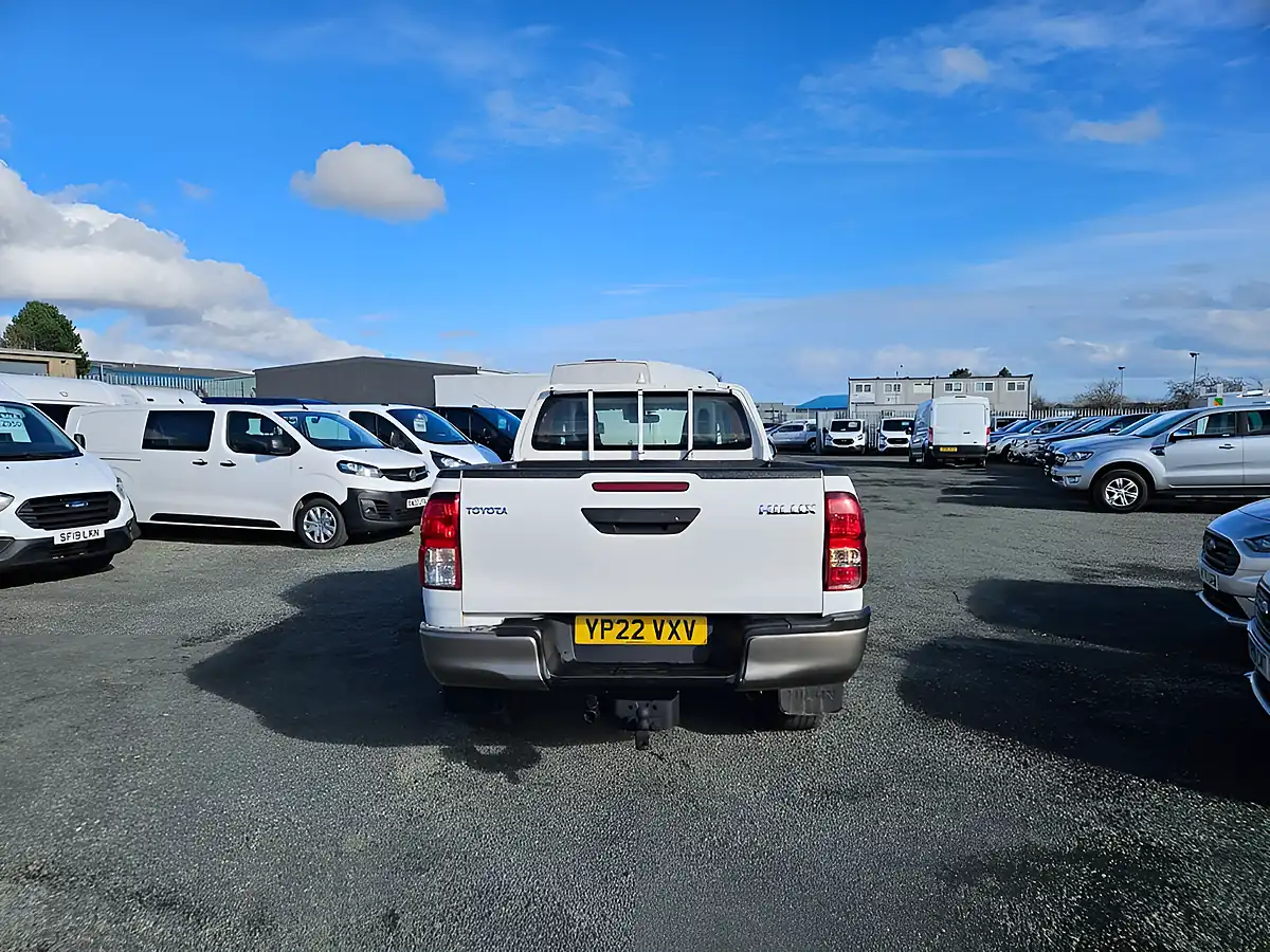 Used 2022 Toyota Hi-Lux Active White - Interior and Exterior details 7