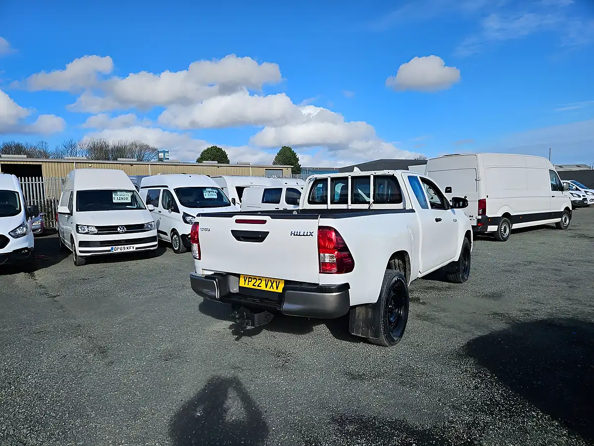 Used 2022 Toyota Hi-Lux Active White - Interior and Exterior details 8