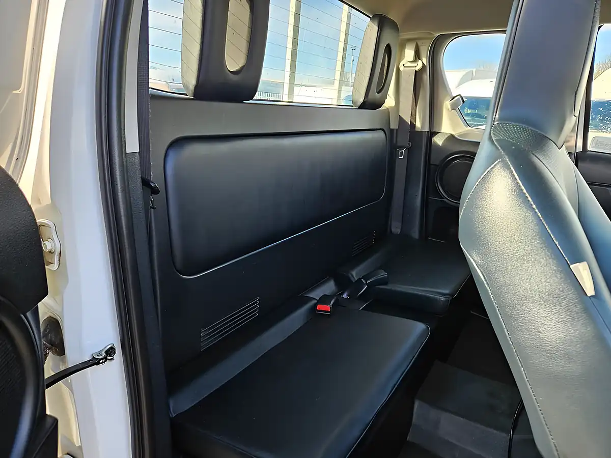 Used 2022 Toyota Hi-Lux Active White - Interior and Exterior details 9