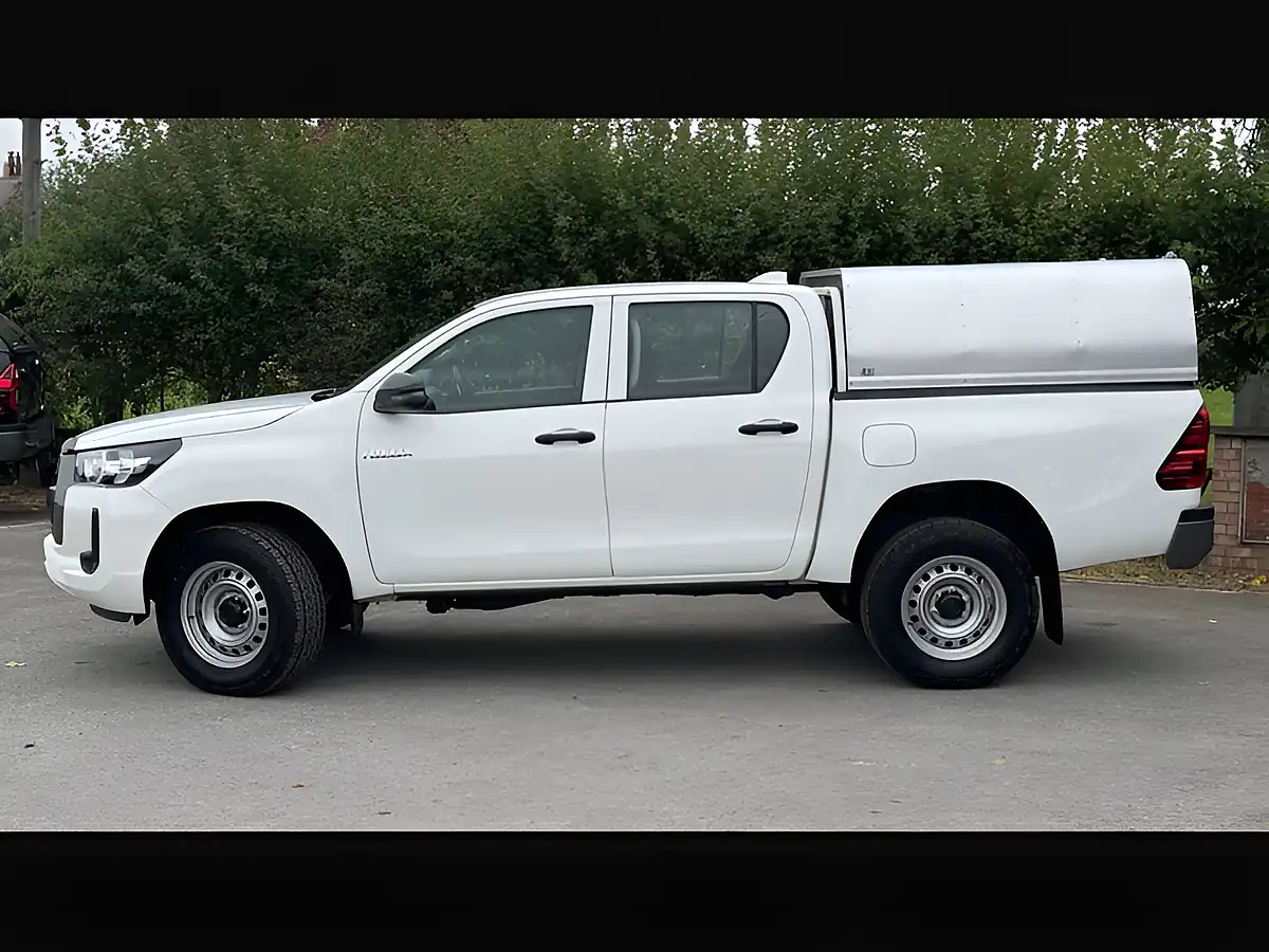 Used 2022 Toyota Hilux Active White - Interior and Exterior details 11