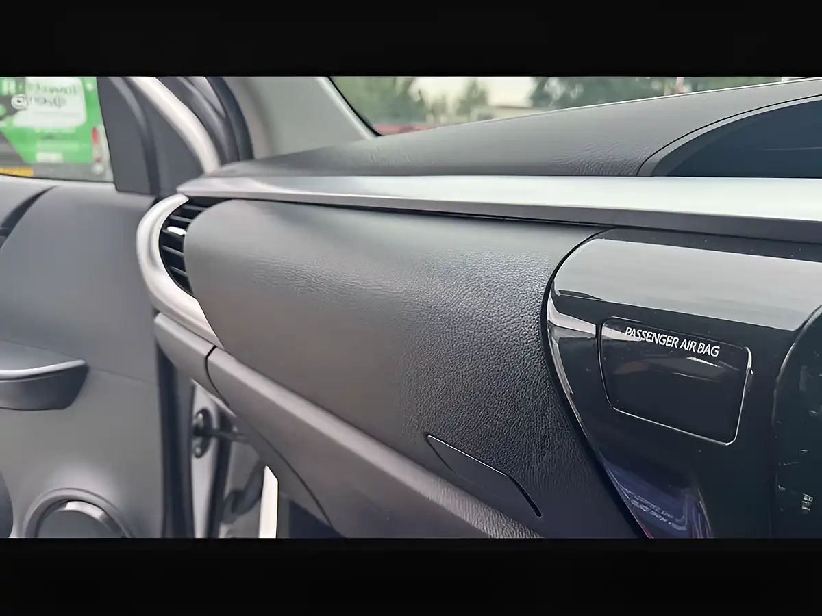 Used 2022 Toyota Hilux Active White - Interior and Exterior details 14