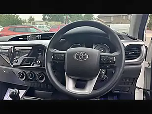 Used 2022 Toyota Hilux Active White - Interior and Exterior details 16