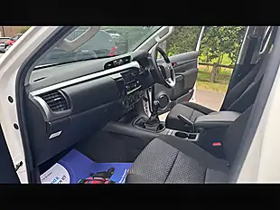 Used 2022 Toyota Hilux Active White - Interior and Exterior details 19