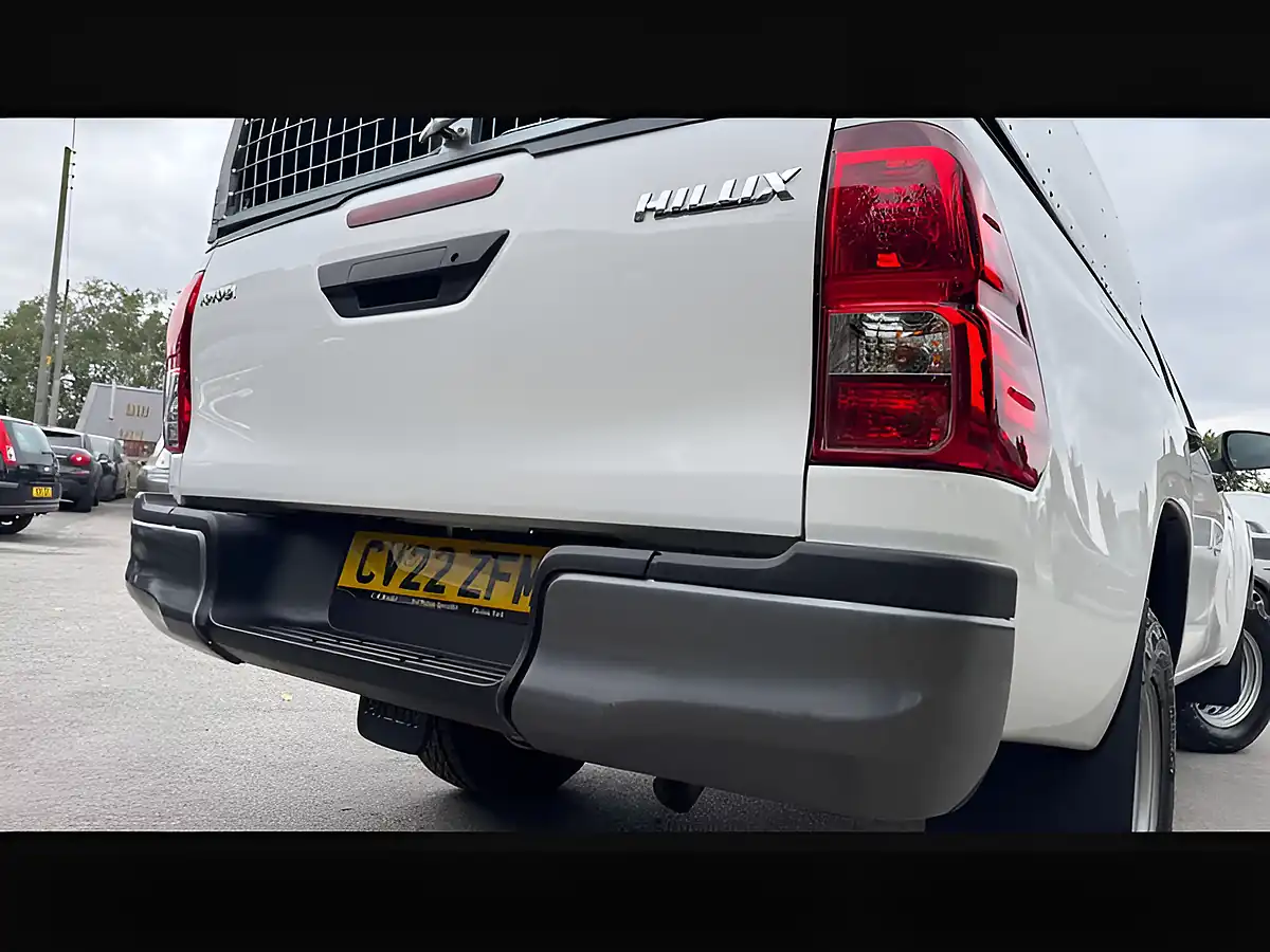 Used 2022 Toyota Hilux Active White - Interior and Exterior details 20