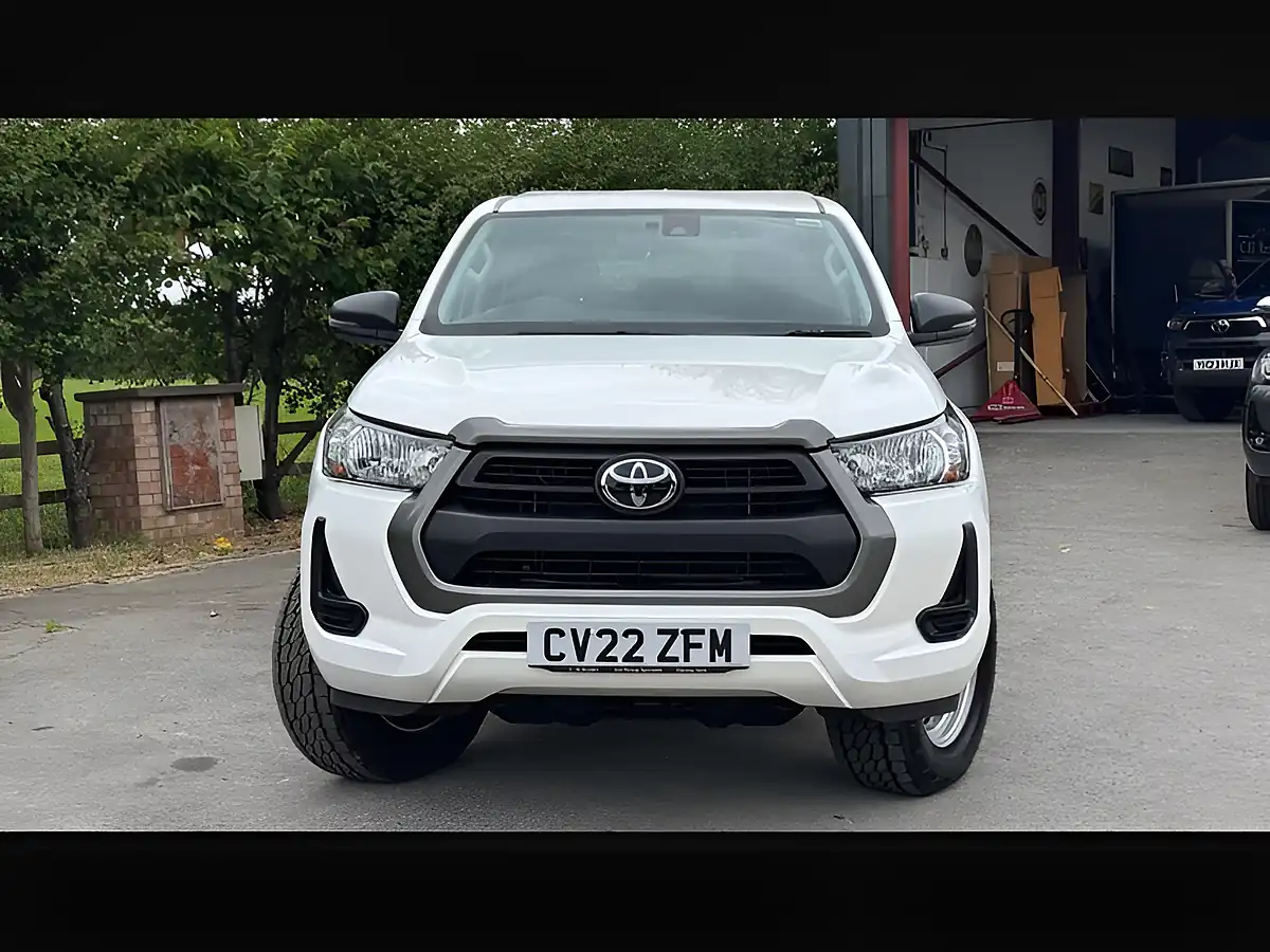 Used 2022 Toyota Hilux Active White - Interior and Exterior details 3