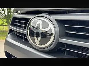 Used 2022 Toyota Hilux Active White - Interior and Exterior details 4