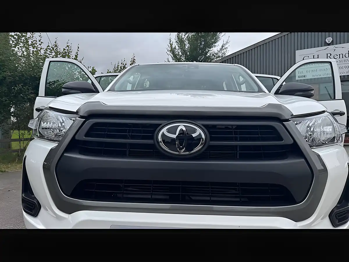 Used 2022 Toyota Hilux Active White - Interior and Exterior details 7