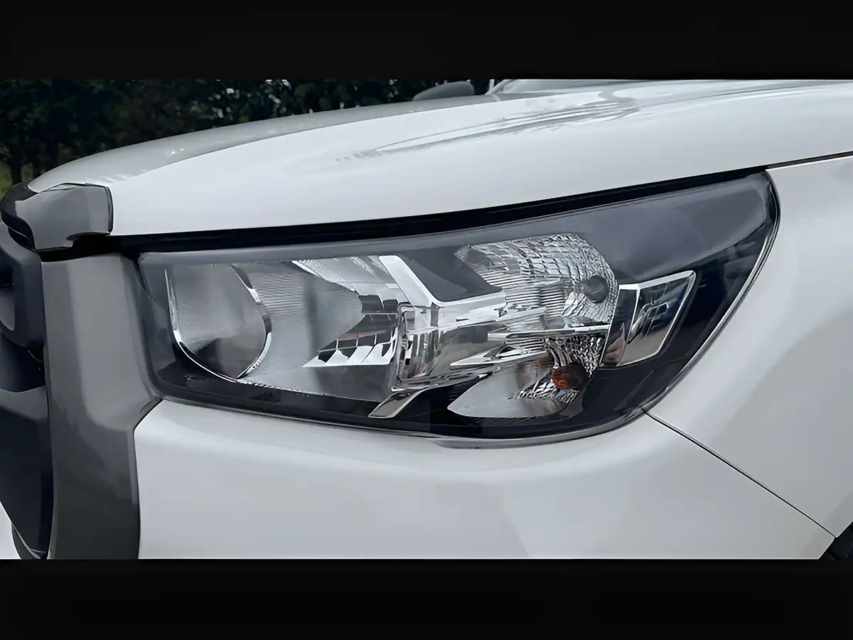 Used 2022 Toyota Hilux Active White - Interior and Exterior details 9