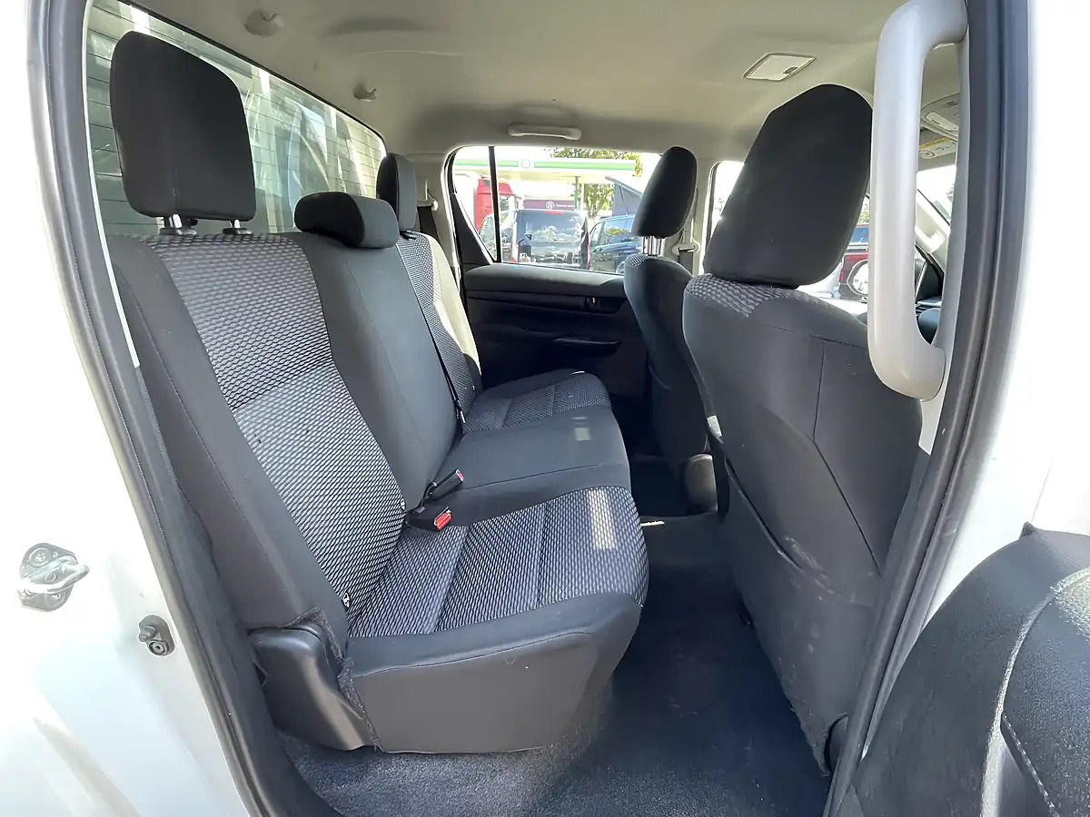 Used 2022 Toyota Hilux Active White - Interior and Exterior details 10