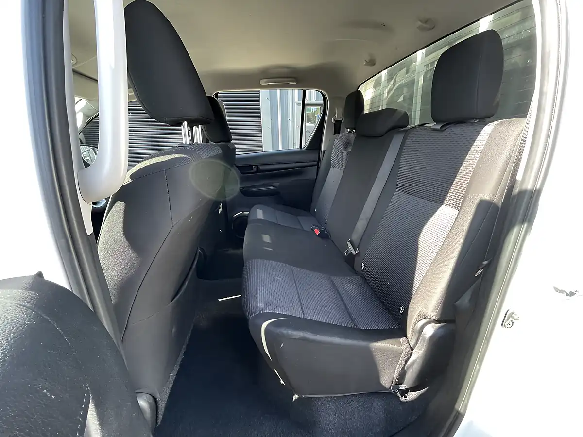 Used 2022 Toyota Hilux Active White - Interior and Exterior details 12