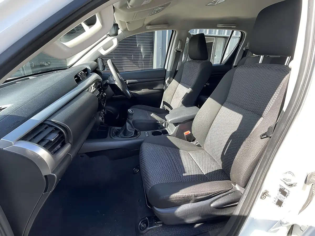Used 2022 Toyota Hilux Active White - Interior and Exterior details 14