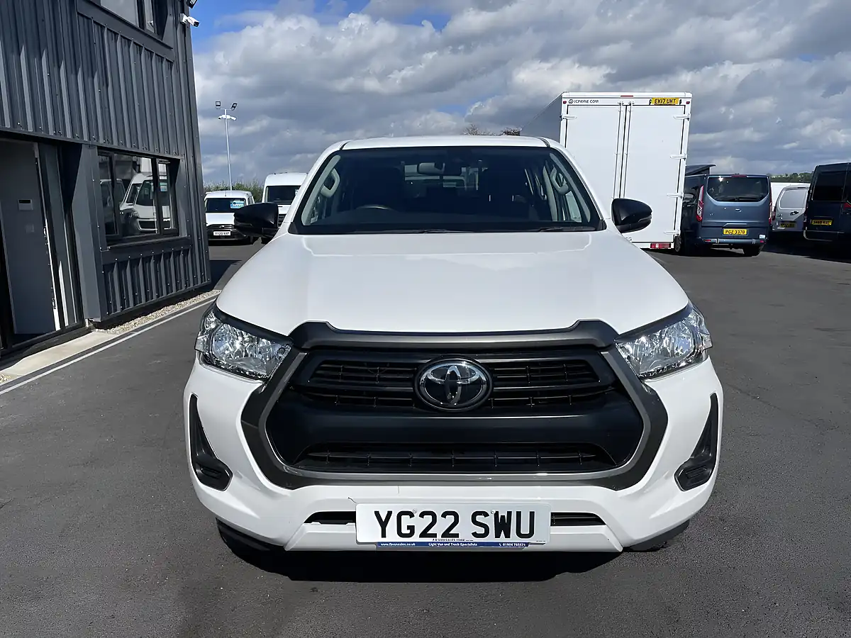 Used 2022 Toyota Hilux Active White - Interior and Exterior details 3
