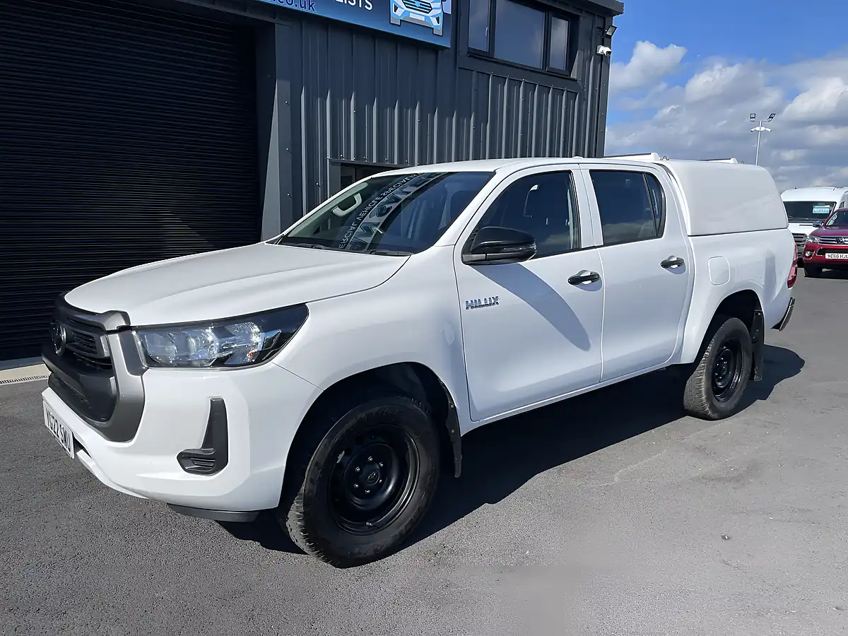 Used 2022 Toyota Hilux Active White - Interior and Exterior details 4