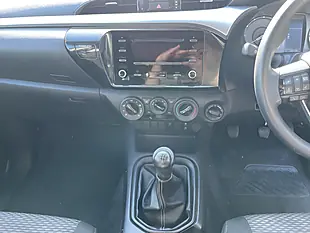 Used 2022 Toyota Hilux Active White - Interior and Exterior details 9