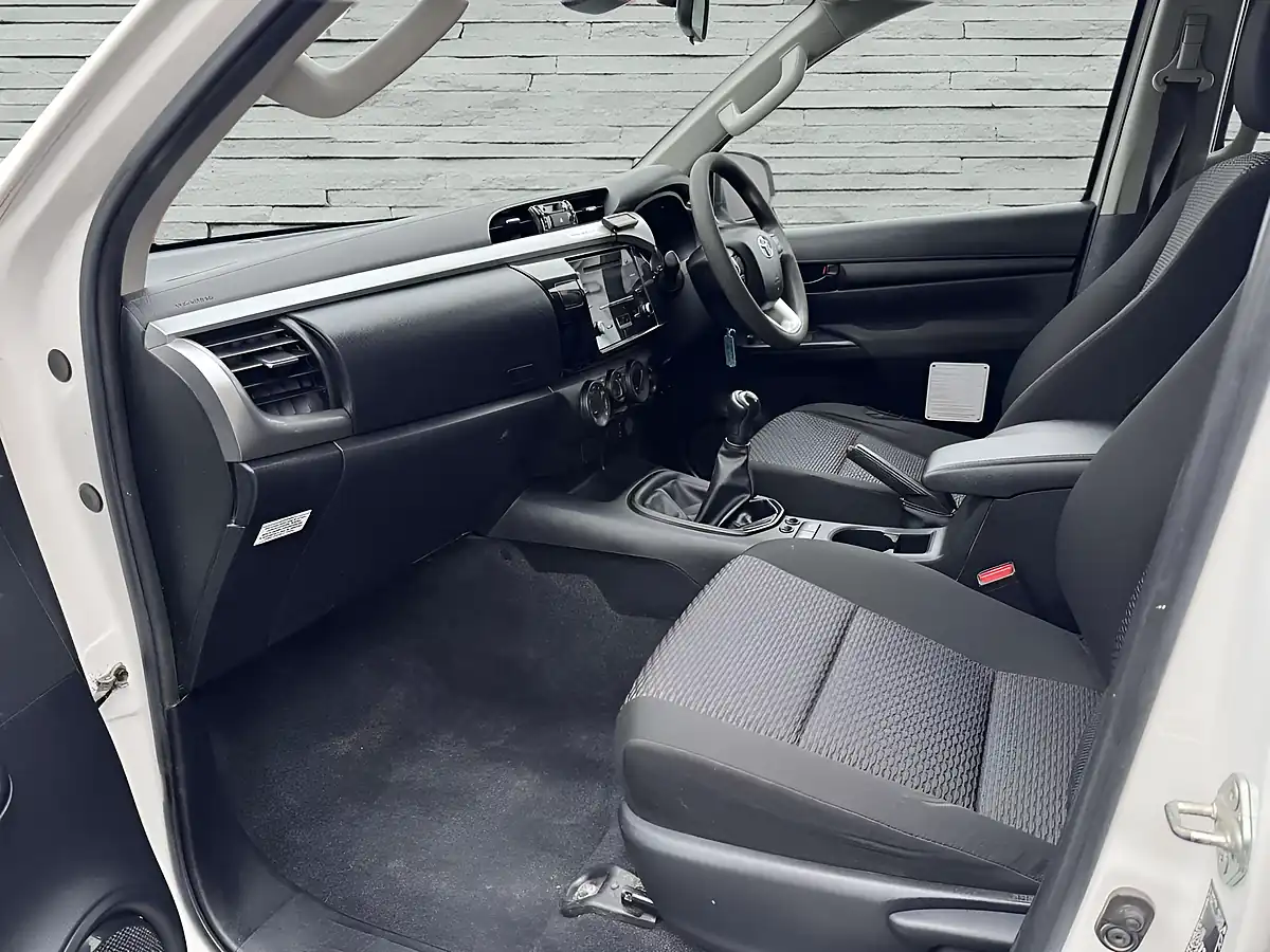 Used 2022 Toyota Hilux Active White - Interior and Exterior details 14