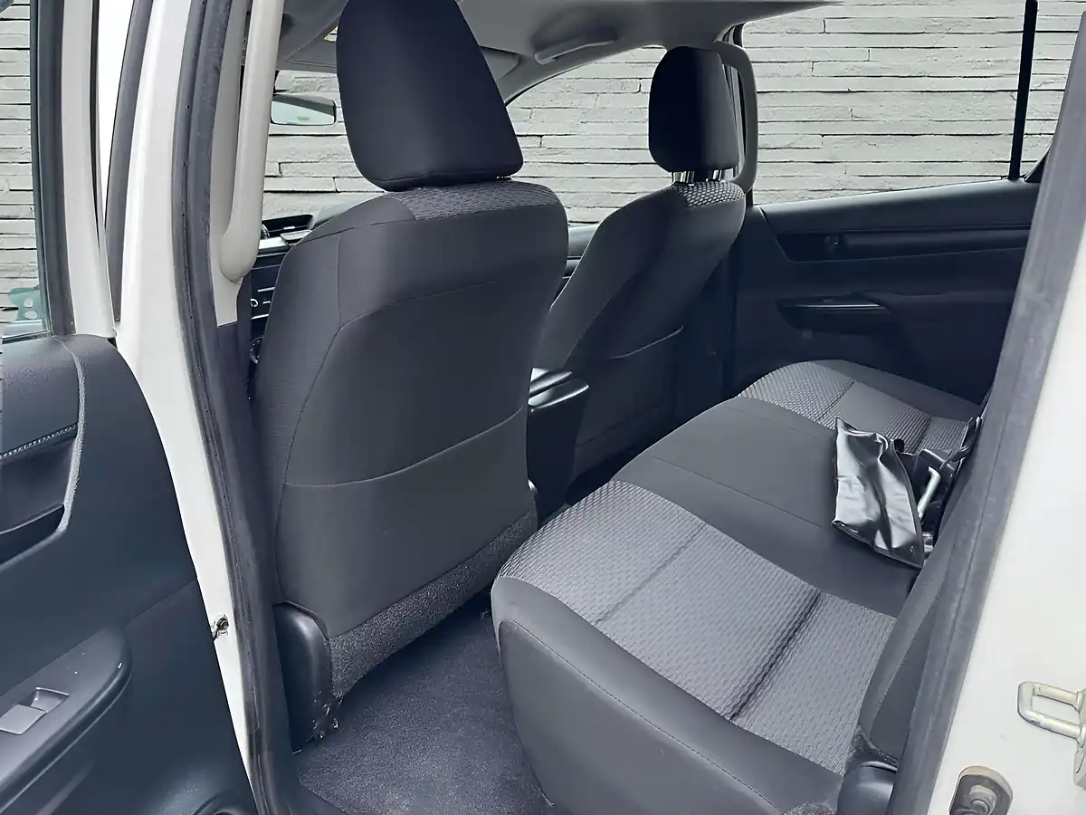 Used 2022 Toyota Hilux Active White - Interior and Exterior details 15