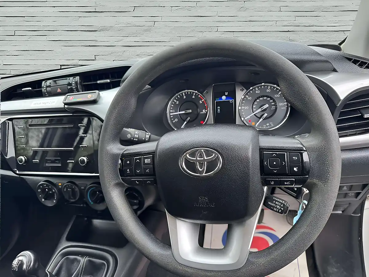 Used 2022 Toyota Hilux Active White - Interior and Exterior details 17