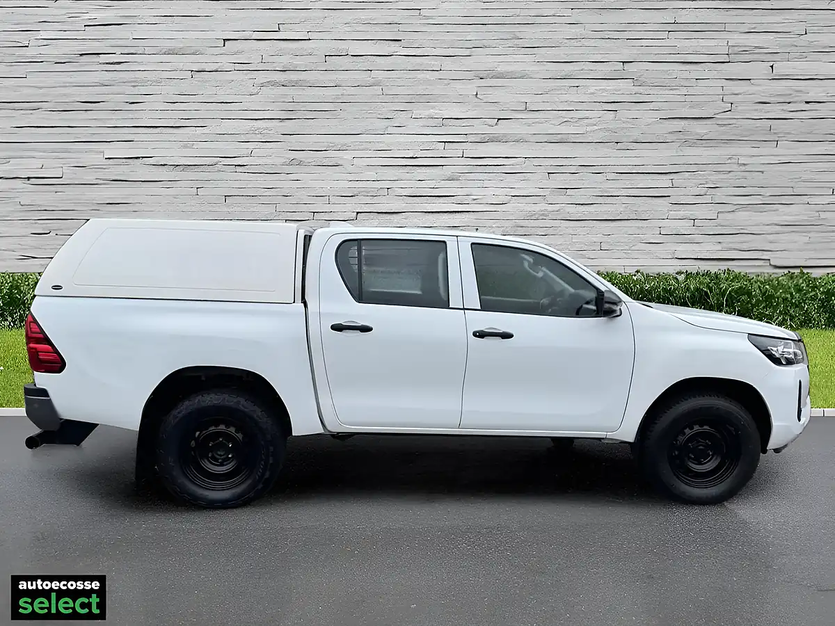 Used 2022 Toyota Hilux Active White - Interior and Exterior details 2