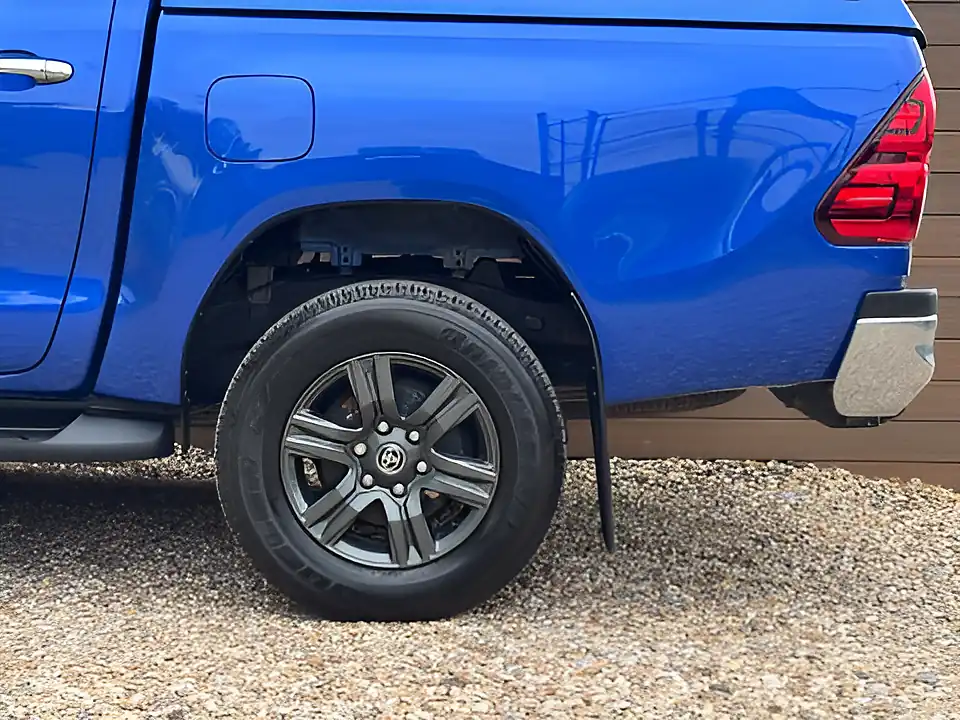 Used 2022 Toyota Hilux Hi-Luxury Icon Blue - Interior and Exterior details 12