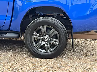 Used 2022 Toyota Hilux Hi-Luxury Icon Blue - Interior and Exterior details 13