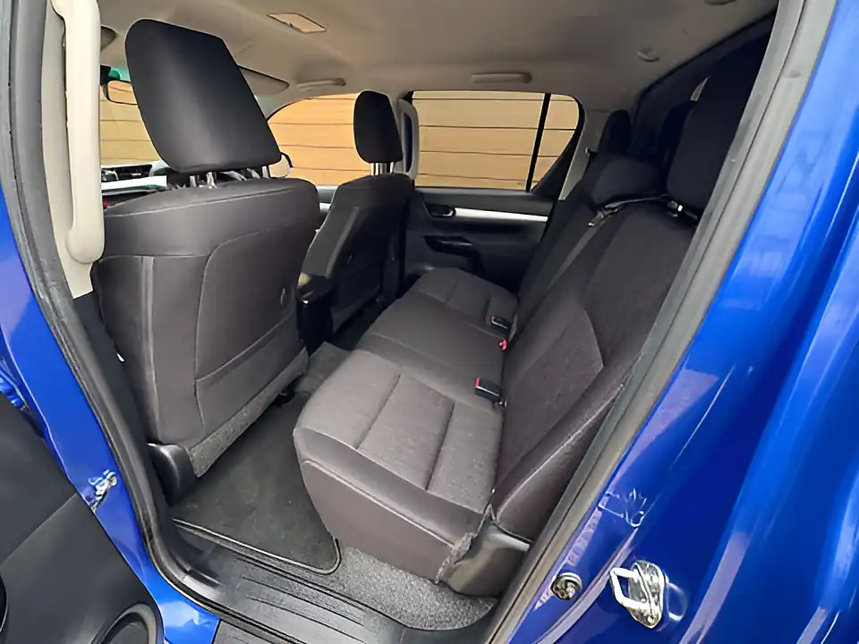 Used 2022 Toyota Hilux Hi-Luxury Icon Blue - Interior and Exterior details 20
