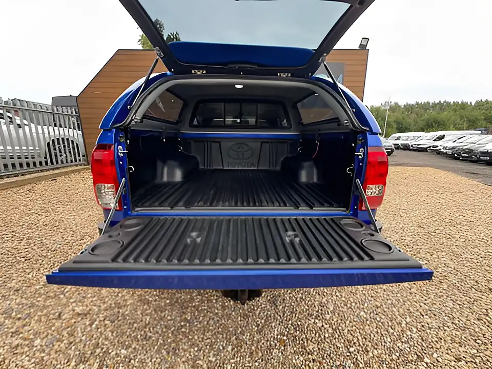 Used 2022 Toyota Hilux Hi-Luxury Icon Blue - Interior and Exterior details 5