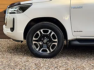 Used 2022 Toyota Hilux Hi-Luxury Invincible White - Interior and Exterior details 10