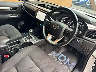 Used 2022 Toyota Hilux Hi-Luxury Invincible White - Interior and Exterior details 14