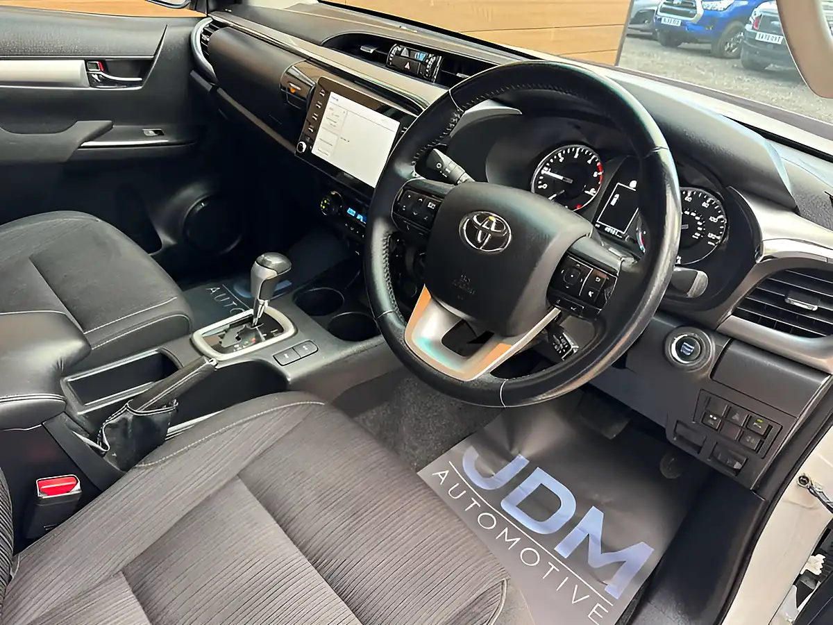 Used 2022 Toyota Hilux Hi-Luxury Invincible White - Interior and Exterior details 14