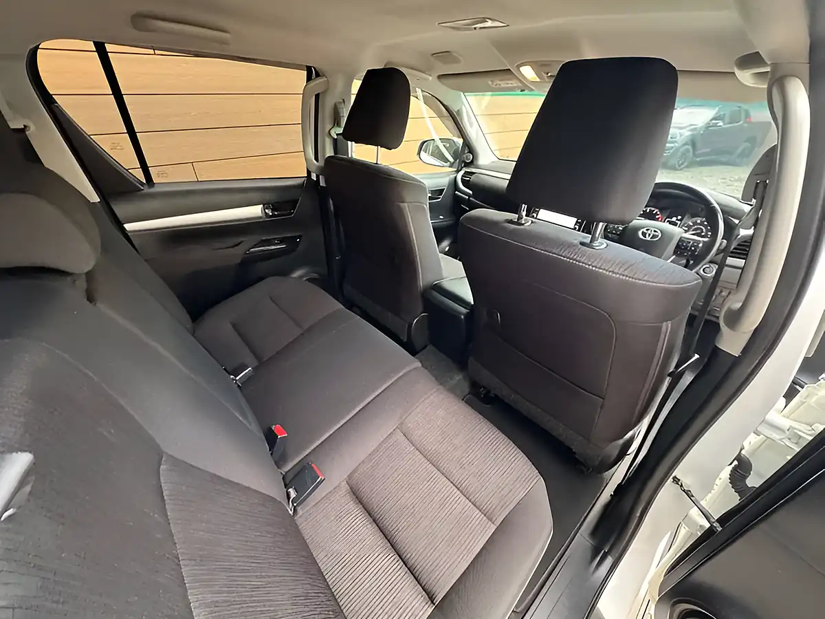 Used 2022 Toyota Hilux Hi-Luxury Invincible White - Interior and Exterior details 16
