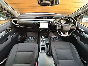 Used 2022 Toyota Hilux Hi-Luxury Invincible White - Interior and Exterior details 17