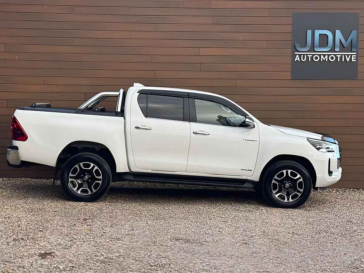 Used 2022 Toyota Hilux Hi-Luxury Invincible White - Interior and Exterior details 2