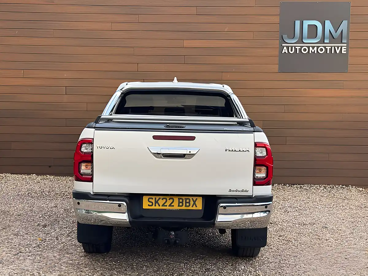 Used 2022 Toyota Hilux Hi-Luxury Invincible White - Interior and Exterior details 4