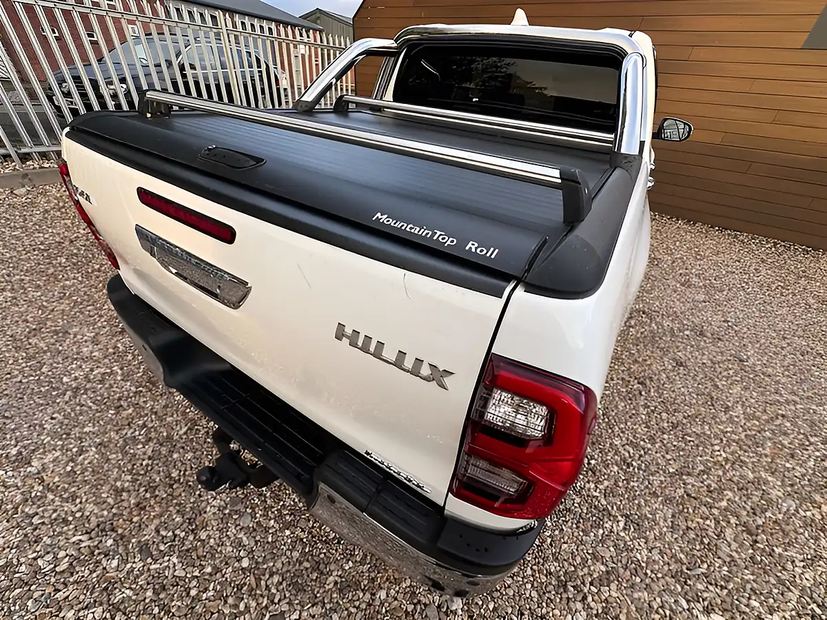 Used 2022 Toyota Hilux Hi-Luxury Invincible White - Interior and Exterior details 6