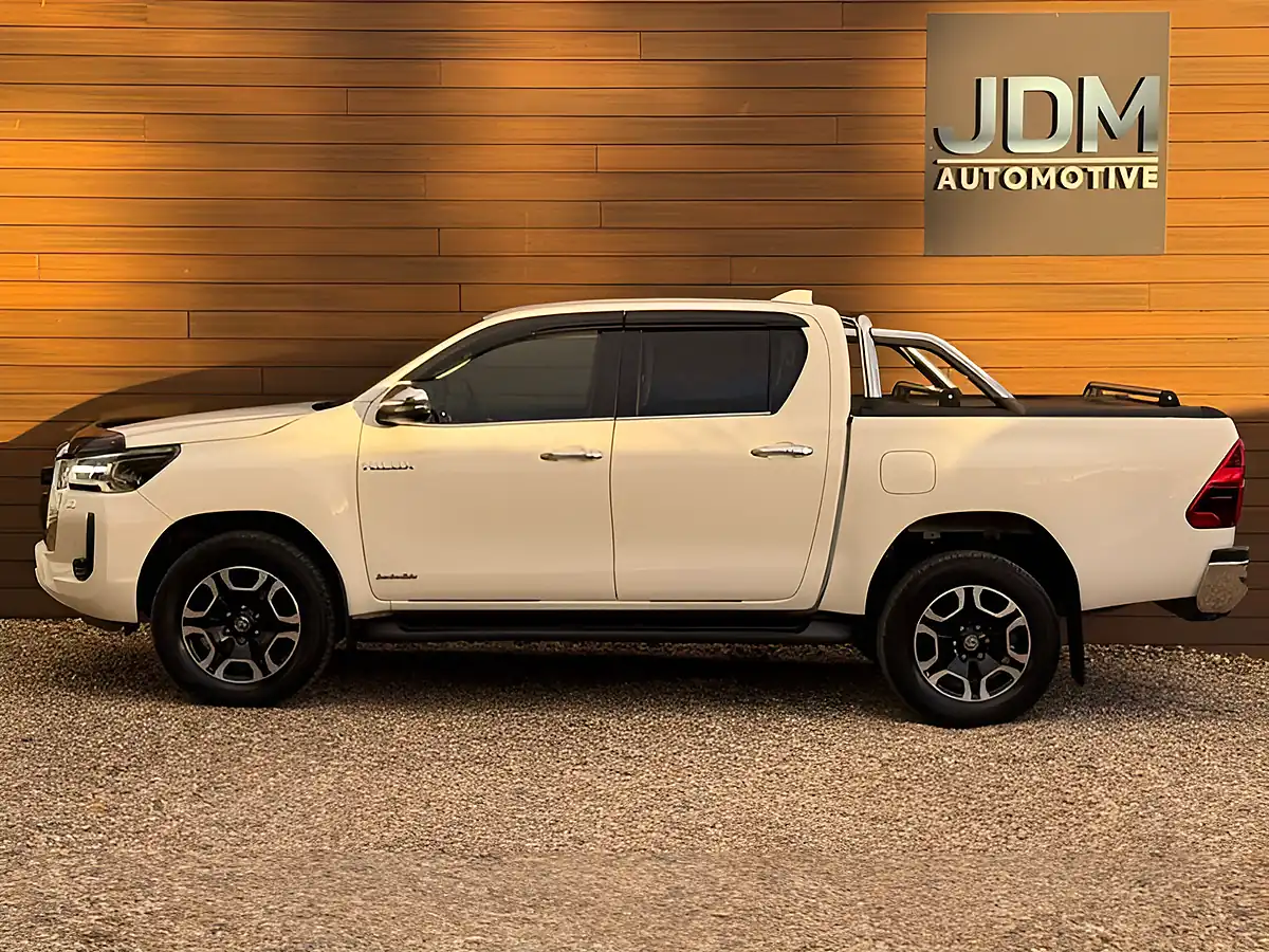 Used 2022 Toyota Hilux Hi-Luxury Invincible White - Interior and Exterior details 8