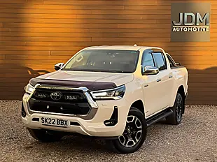 Used 2022 Toyota Hilux Hi-Luxury Invincible White - Interior and Exterior details 9