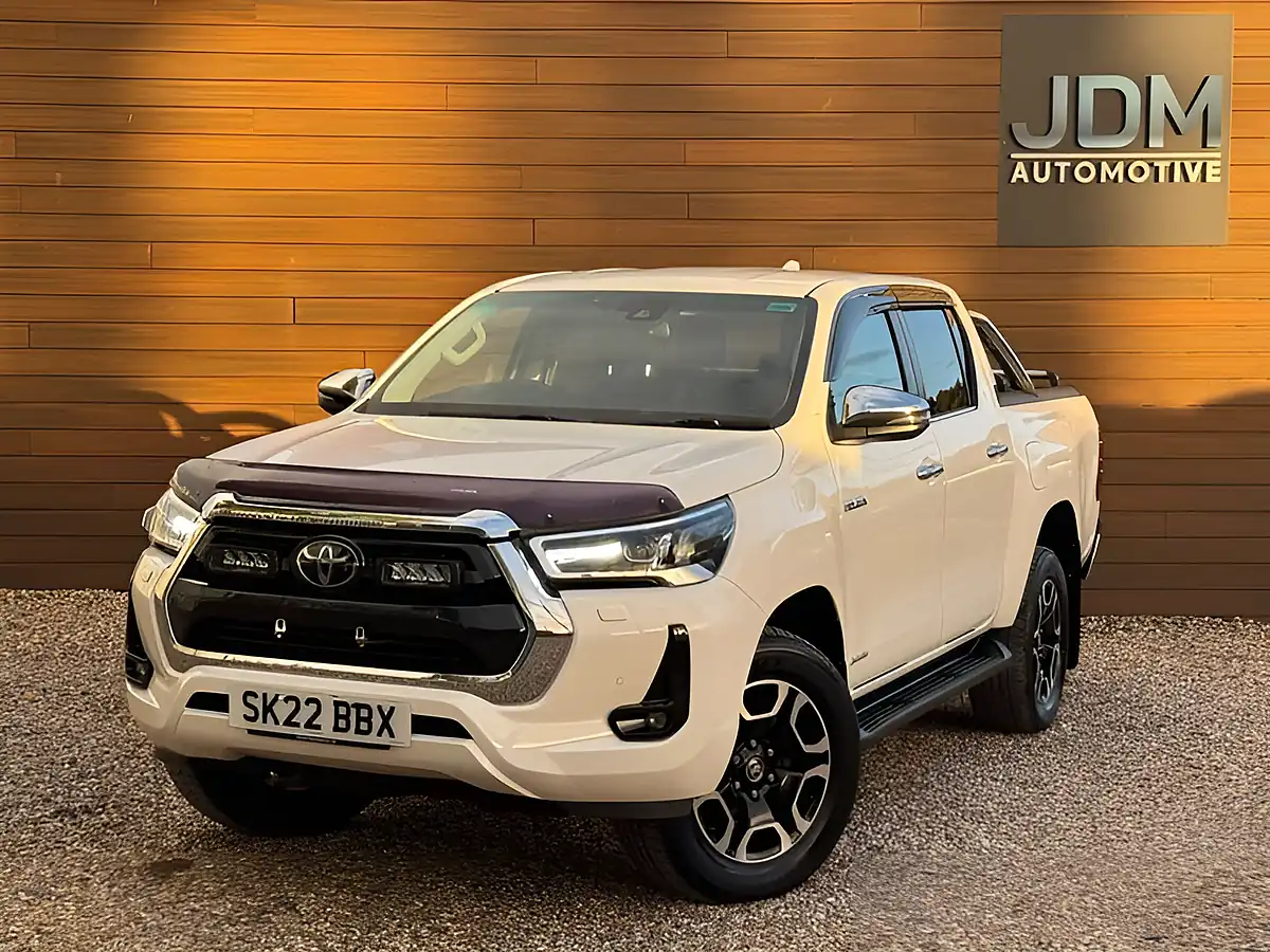 Used 2022 Toyota Hilux Hi-Luxury Invincible White - Interior and Exterior details 9