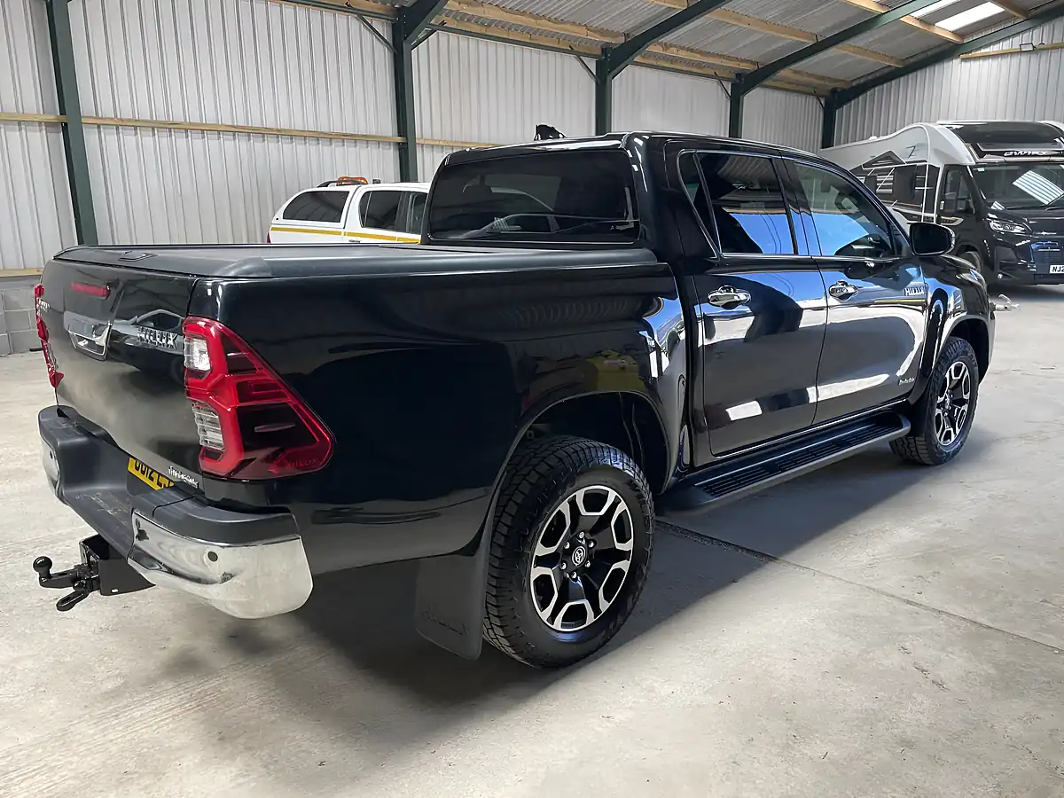 Used 2022 Toyota Hilux Invincible Black - Interior and Exterior details 6