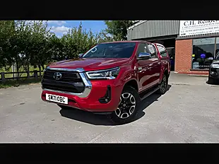 Used 2022 Toyota Hilux Invincible Red - Interior and Exterior details 12