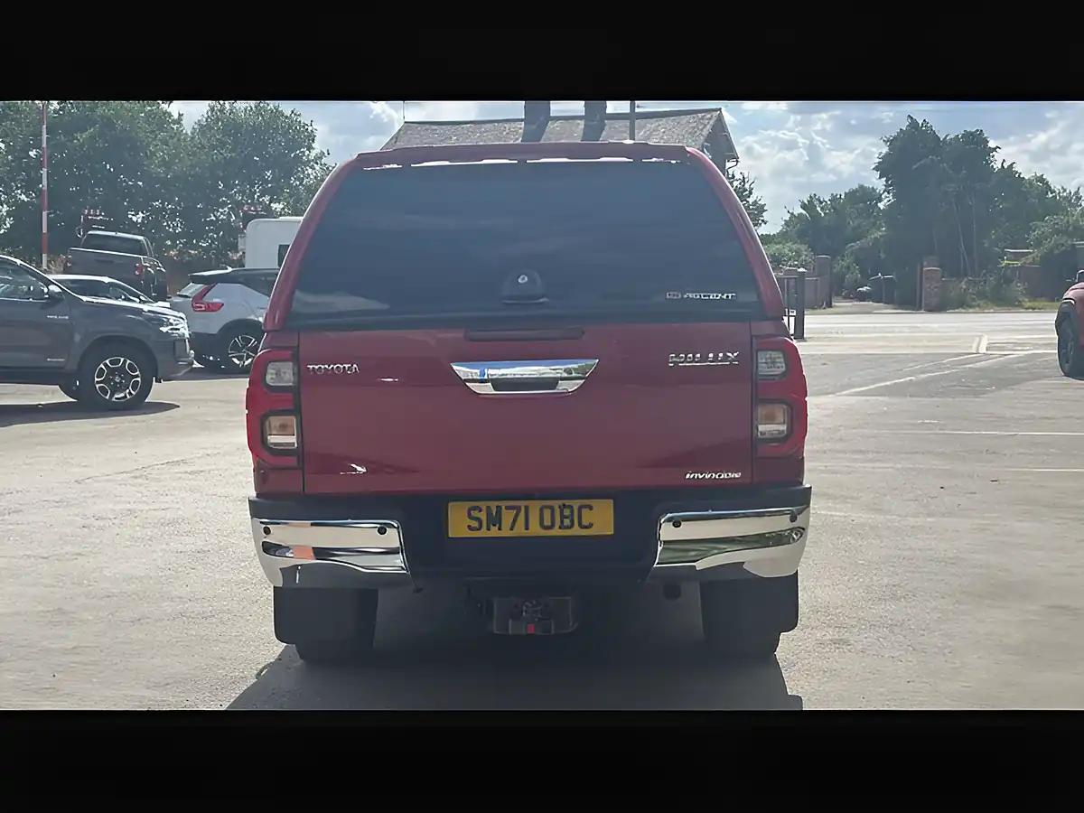 Used 2022 Toyota Hilux Invincible Red - Interior and Exterior details 16