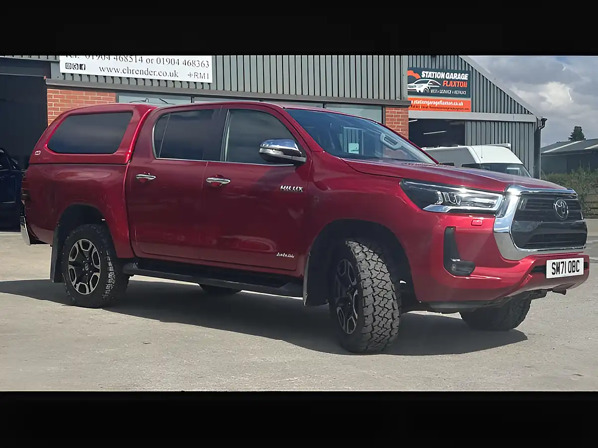 Used 2022 Toyota Hilux Invincible Red - Interior and Exterior details 17