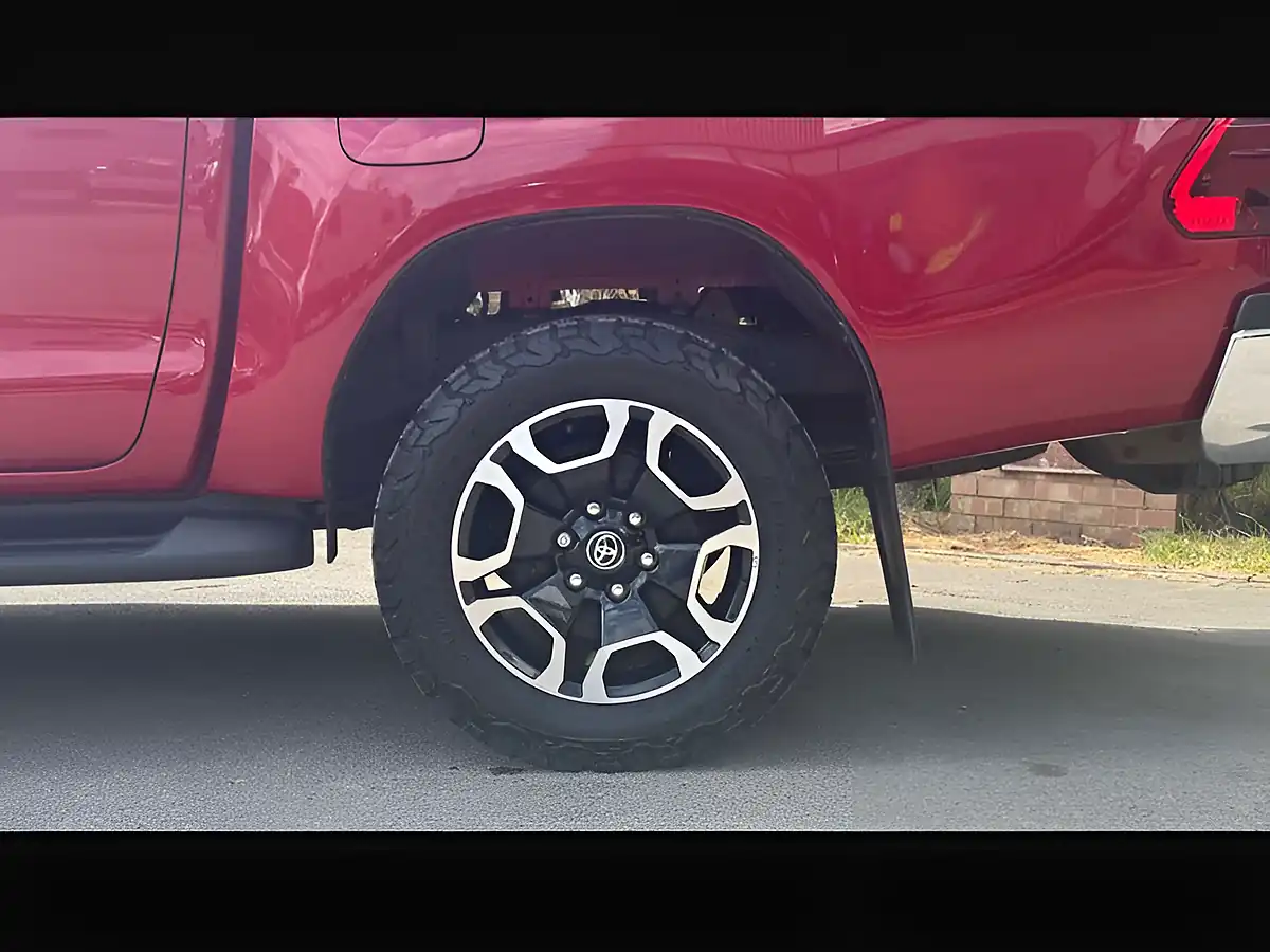Used 2022 Toyota Hilux Invincible Red - Interior and Exterior details 19