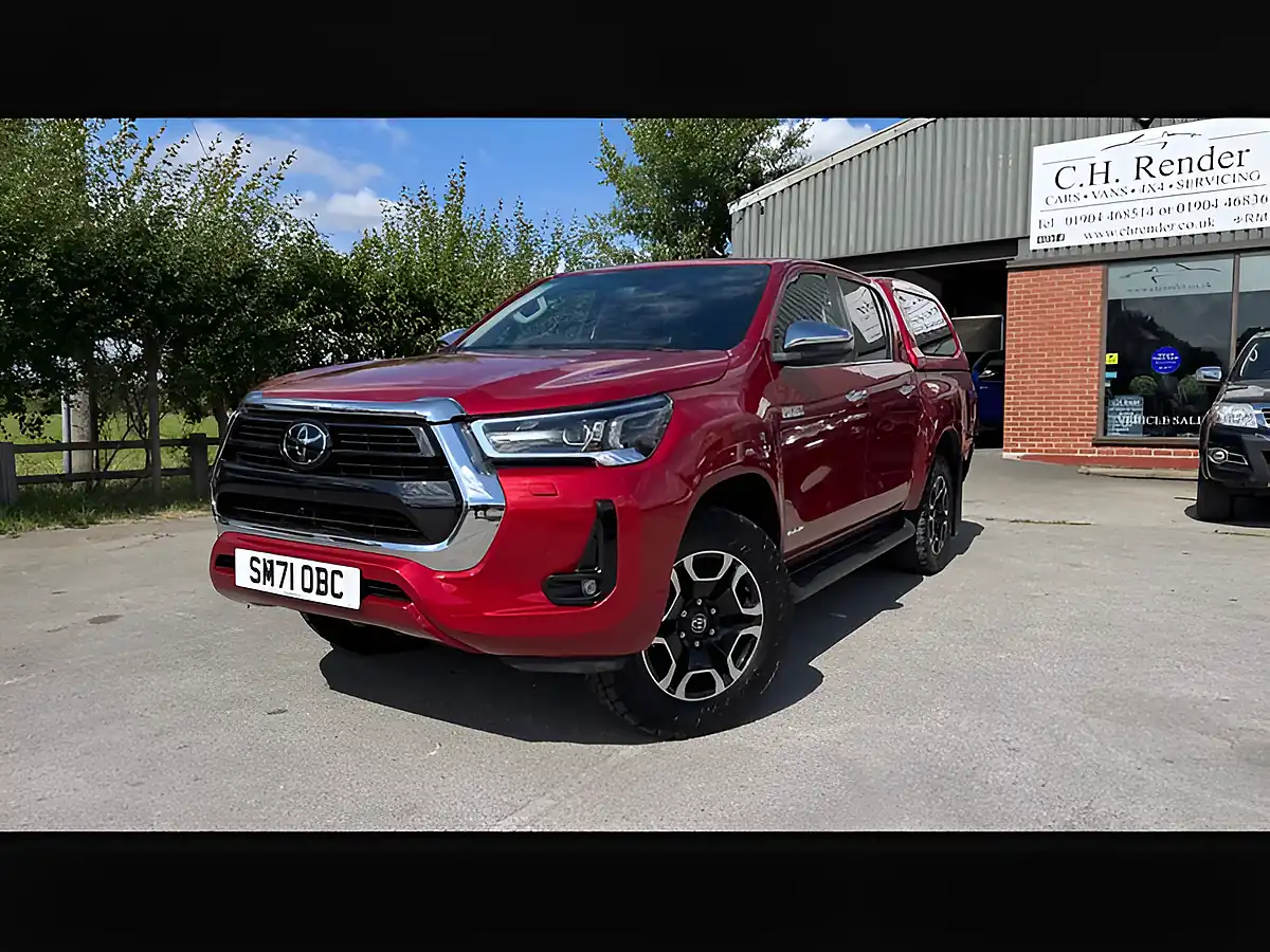 Used 2022 Toyota Hilux Invincible Red - Interior and Exterior details 3