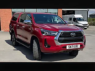 Used 2022 Toyota Hilux Invincible Red - Interior and Exterior details 4
