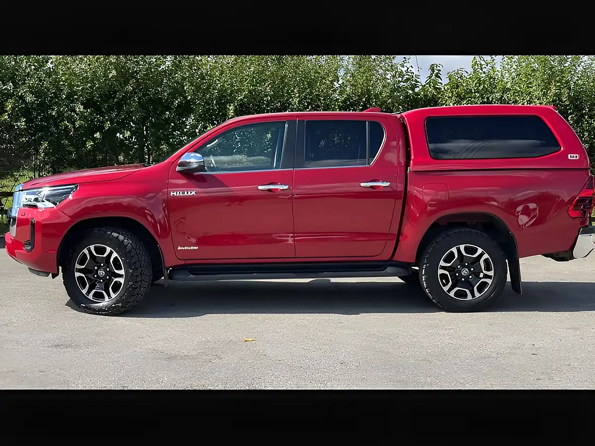 Used 2022 Toyota Hilux Invincible Red - Interior and Exterior details 5